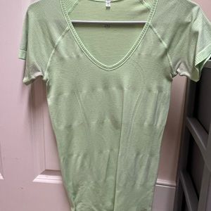 LULULEMON TOP